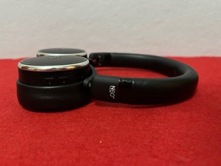 Auriculares Bluetooth AKG N60nc + Funda