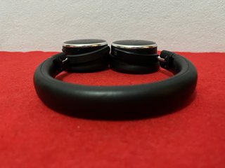 Auriculares Bluetooth AKG N60nc + Funda
