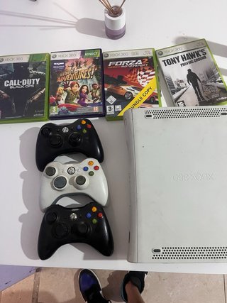 Xbox 360 + 4 juegos+ 3 mando