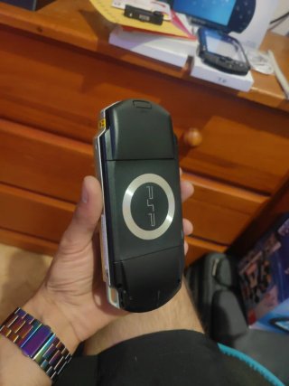 PSP 1000 Negra/Dorada + Accesorios