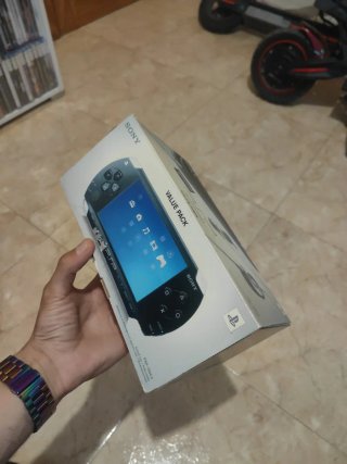 PSP 1000 Negra/Dorada + Accesorios