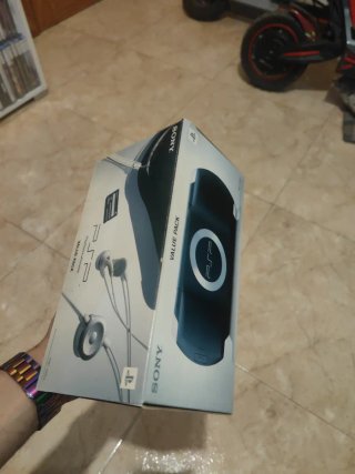 PSP 1000 Negra/Dorada + Accesorios