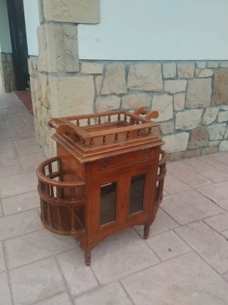 Mueble botellero de madera