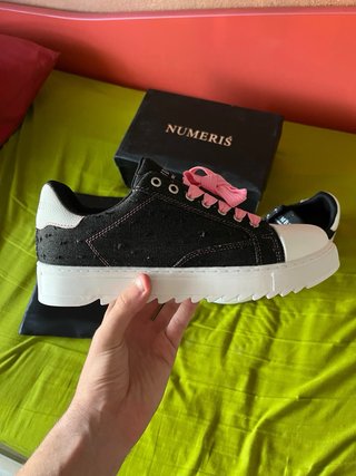 Zapatillas Numeris Negras Cordones Rosas