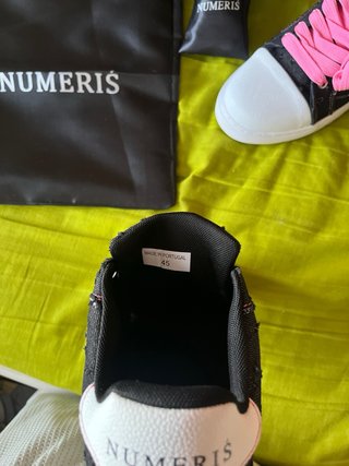 Zapatillas Numeris Negras Cordones Rosas