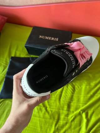 Zapatillas Numeris Negras Cordones Rosas