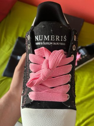 Zapatillas Numeris Negras Cordones Rosas
