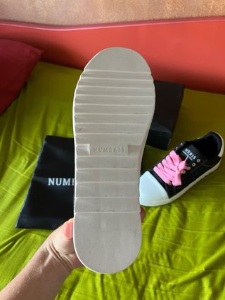 Zapatillas Numeris Negras Cordones Rosas