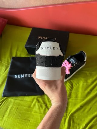 Zapatillas Numeris Negras Cordones Rosas