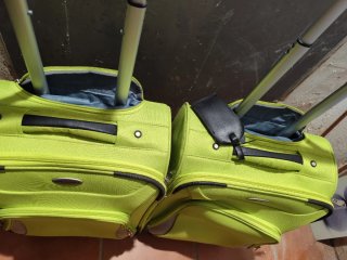 2 Maletas de tela verde pistacho