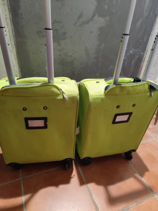 2 Maletas de tela verde pistacho