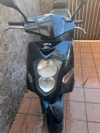 DAELIM Scooter 125cc Negra de el año 2009