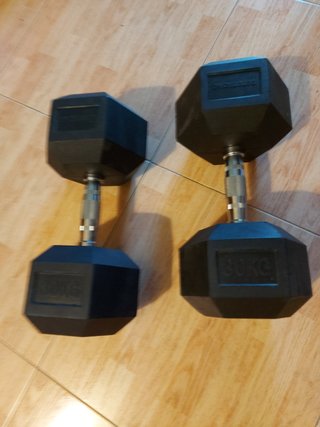Banco GYM y 2 mancuernas 30 kg