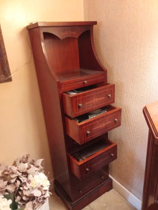 Mueble secreto caoba con bandeja y cajones