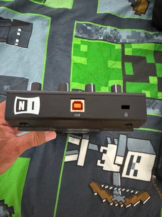 Controlador Native Instruments Traktor Kontrol F1