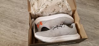 ZAPATILLAS UNDER ARMOUR NUEVAS SIN ESTRENAR
