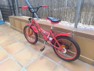 Bicicleta Infantil 16 pulgadas roja.