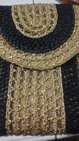 Bolso de rafia beige y negro