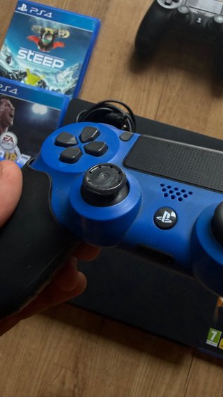 PlayStation 4 Slim 500GB Nera
