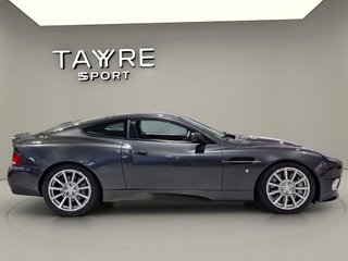 Aston Martin Vanquish S V12
