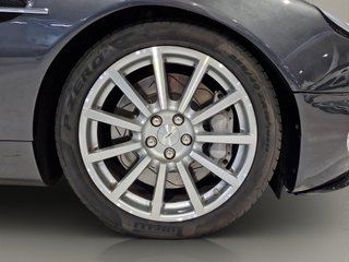 Aston Martin Vanquish S V12
