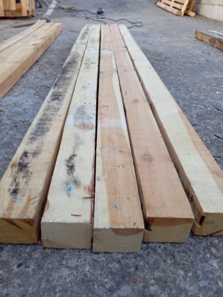 Vigas, listones, puntales, postes, palos de madera
