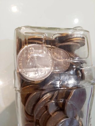 Hucha vintage con monedas,pesetas