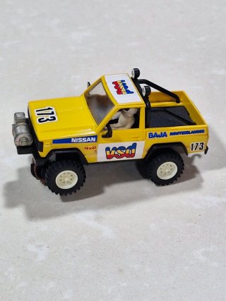 Scalextric Nissan Patrol STS Amarillo