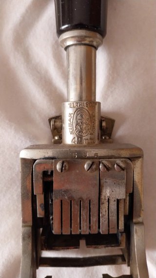 Numerador de oficina antiguo El Casco