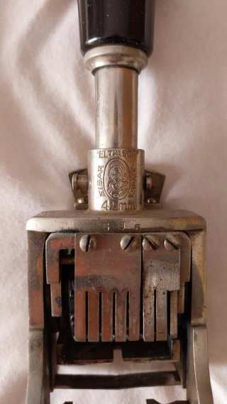 Numerador de oficina antiguo El Casco