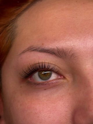 Realza tú mirada con un acabado natural y duradero