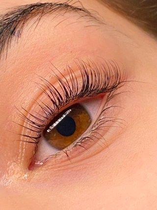 Realza tú mirada con un acabado natural y duradero