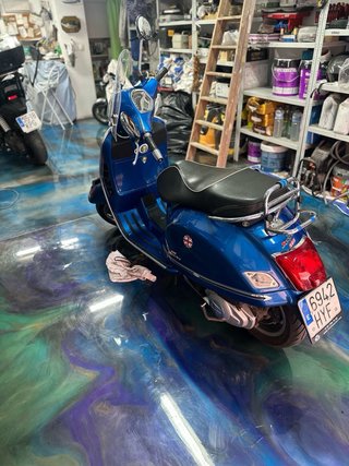 Vespa GTS 125 Azul