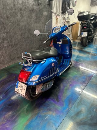 Vespa GTS 125 Azul