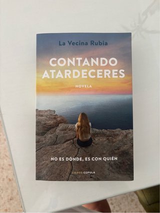 Contando atardeceres novela : no es dónde, es c...