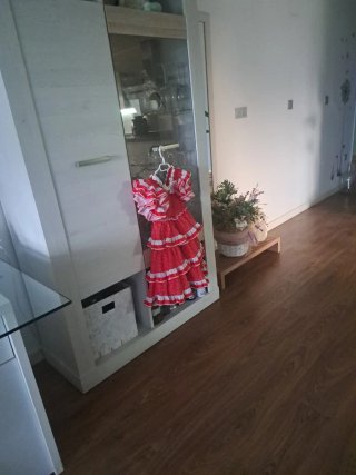 Vestido de niña rojo con lunares