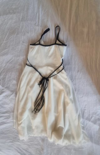 Abito da cocktail bianco e nero