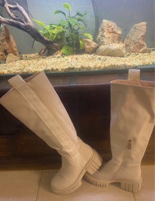 Botas altas Lola Casademunt beige