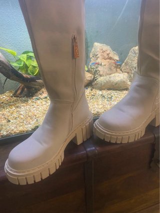 Botas altas Lola Casademunt beige