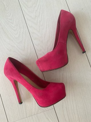 Zapatos Bershka tacón y plataforma fucsia