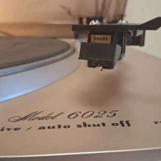 Giradischi Marantz con capsula e ago Shure