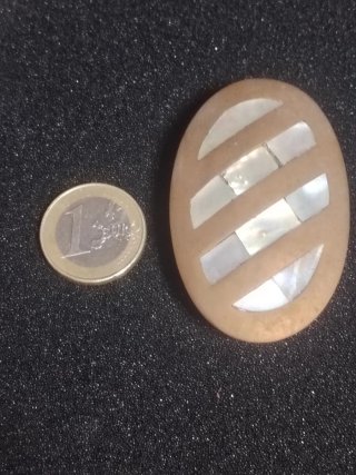 Pastillero latón y nácar