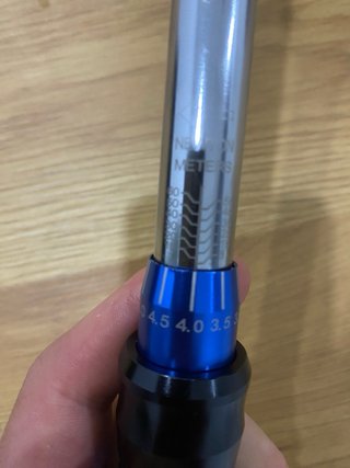 Llave dinamométrica azul 3/8