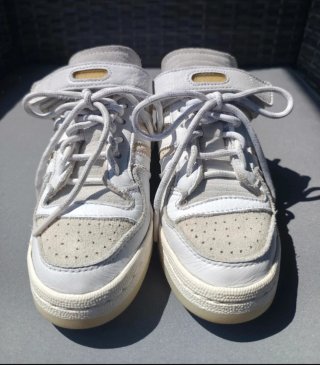 Zapatillas Adidas Forum Blancas y Beige