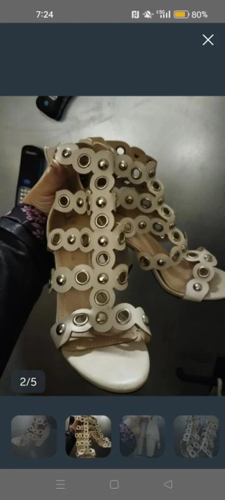 Sandalias de tiras blancas y doradas T39