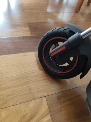 Patinete eléctrico negro