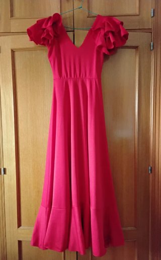 Traje de flamenca rojo con volante. Regalo pico .