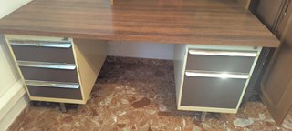Mesa de oficina de metal