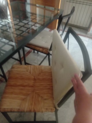 Mesa de comedor y 4 sillas