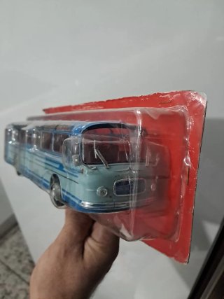 Autobús a escala 1:43